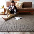 ざっくり編んだニットをイメージ：ブラウン サムネイル